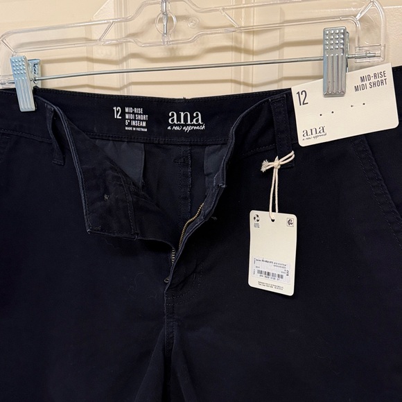 a.n.a NWT Women's Classic Black Shorts - Picture 2 of 7